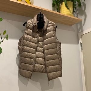 Large Uniqlo down puffer vest in gold/cream
